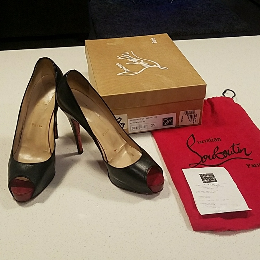 Authentic Christian Louboutin very prive kid toe